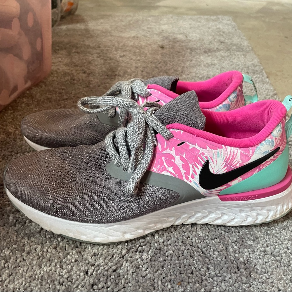 Nike Women’s 7.5 Odyssey React - Like New